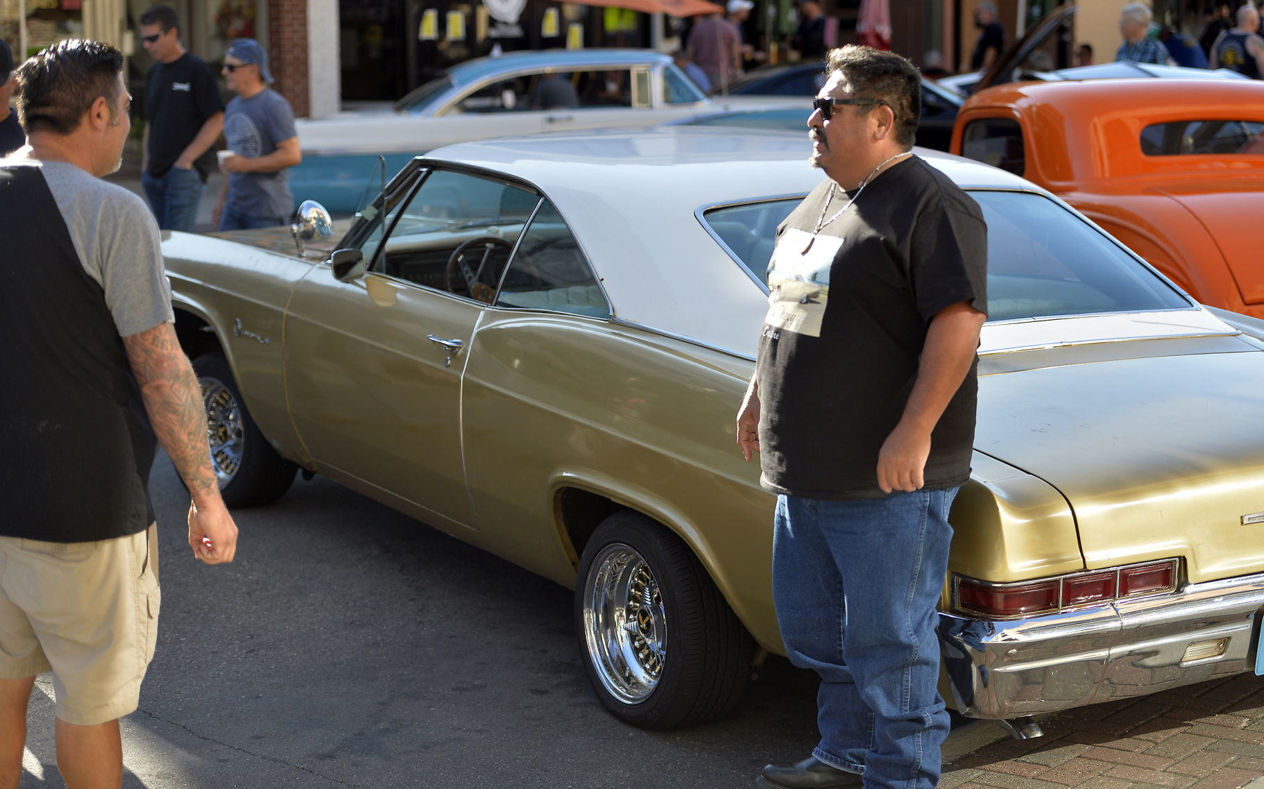 CLASSIC CRUISE IN CAR SHOW